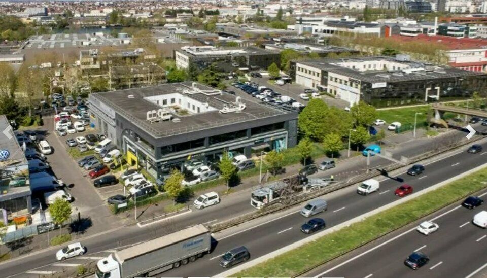 ACTI'LOG Transaction vous propose à la location un lot à usage d'entrepôt/bureaux bénéficiant d'une excellente visibilité depuis la A86.