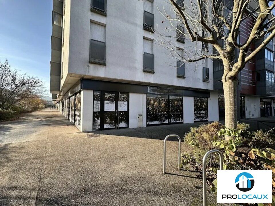 Location local commercial 334 m² divisibles à partir de 110 m²