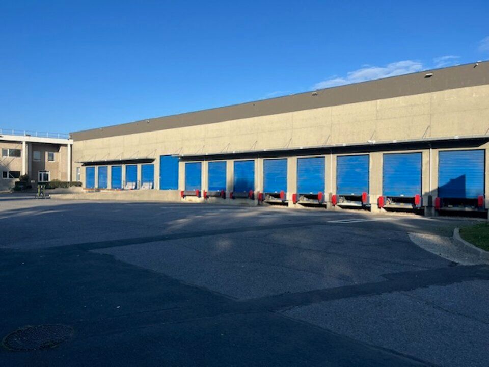 Location entrepot 5023 m² non divisibles