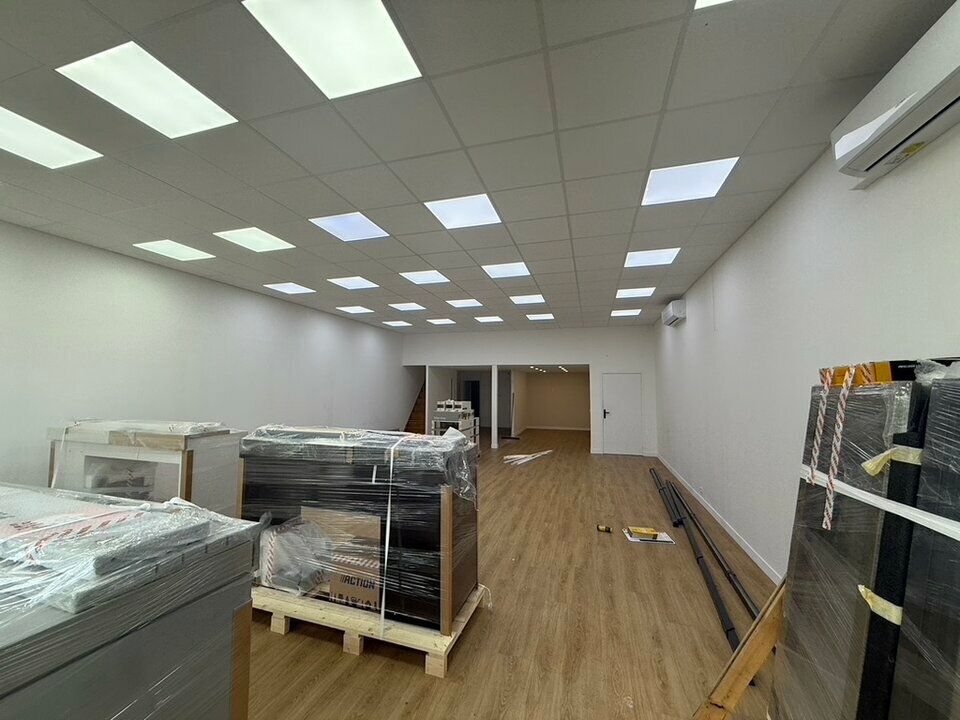 Location local commercial 219 m² non divisibles