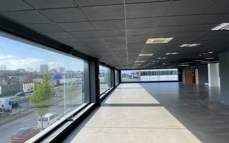 Location local 1819 m² à Nanterre