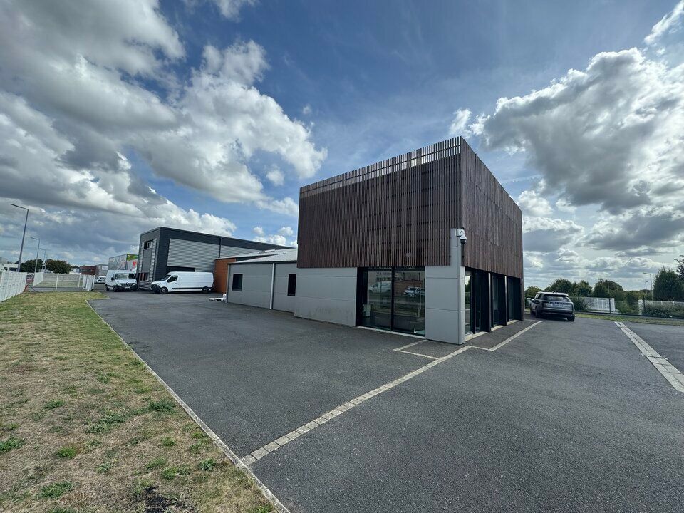 Location local d''activites 989 m² non divisibles