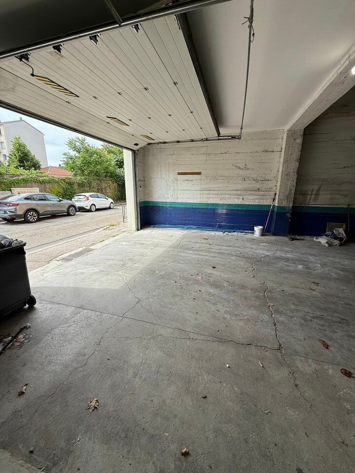 Locaux de stockage à Louer dans le centre ville de Valence.