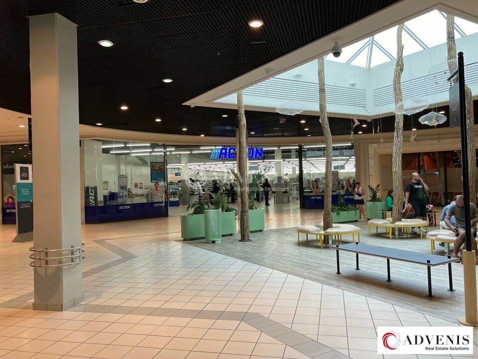 A LOUER / LOCAL COMMERCIAL LORMONT 677 M² 