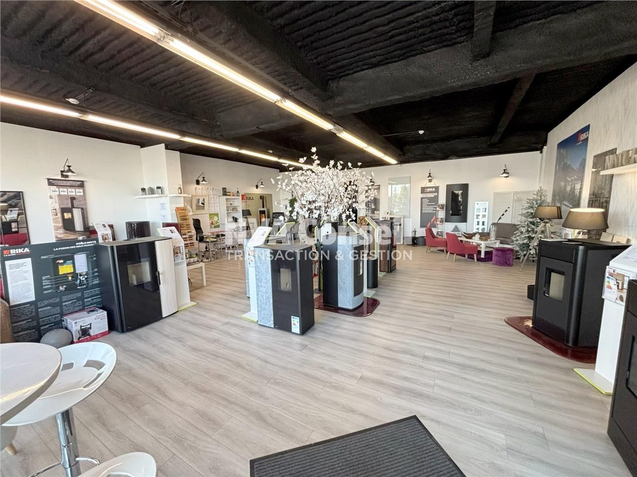 Location local commercial 270 m² à Pierrelaye