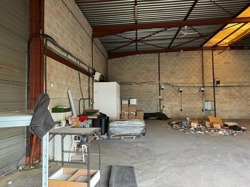 Local d'activité traversant