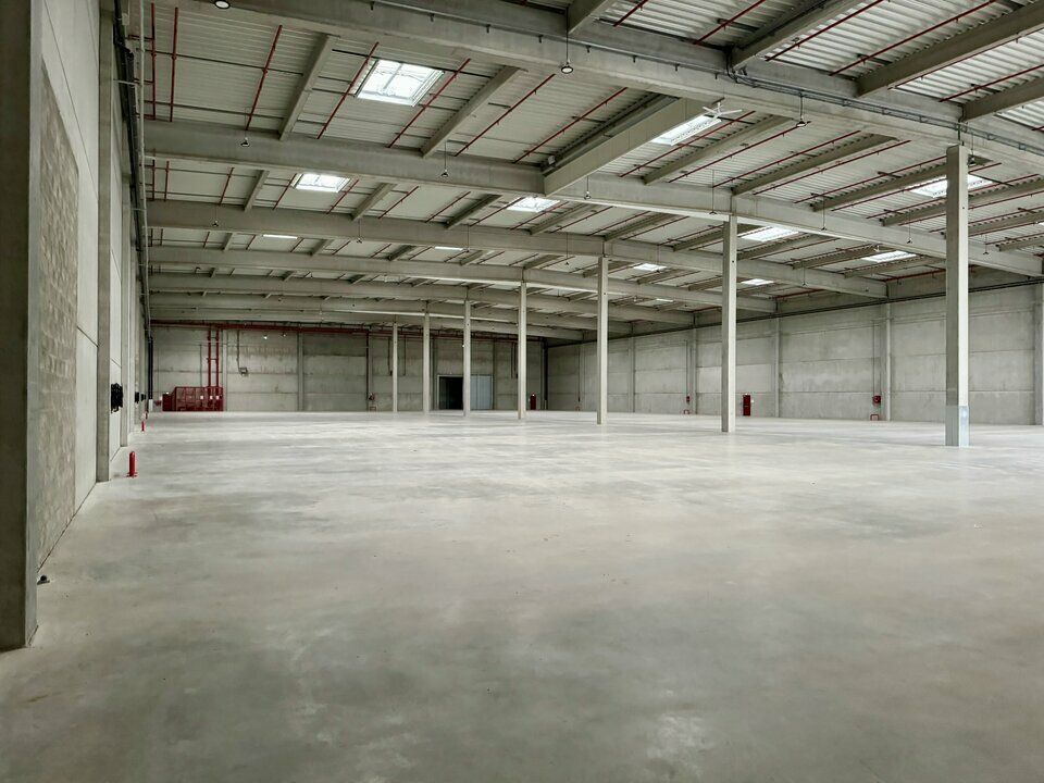 Location entrepot 5784 m² non divisibles