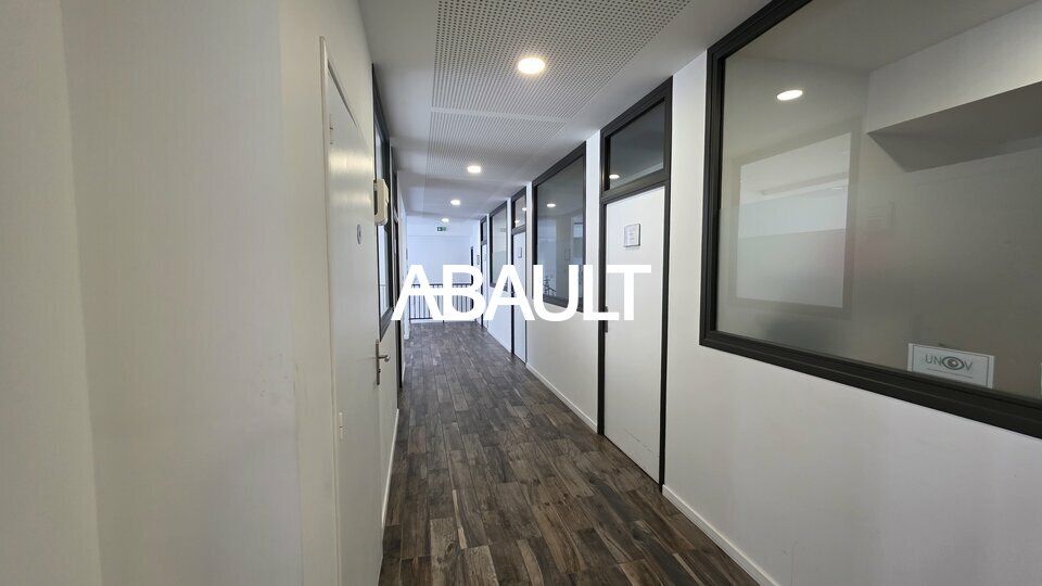 A LOUER BORDEAUX BASSIN A FLOT BUREAUX D'ENVIRON 187 M² 