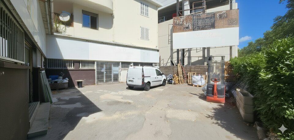 Location local d''activites 190 m² non divisibles