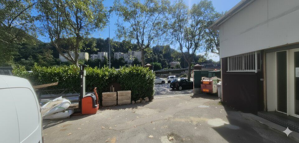 SORTIE A8 NICE EST LOCAUX D'ACTIVITES