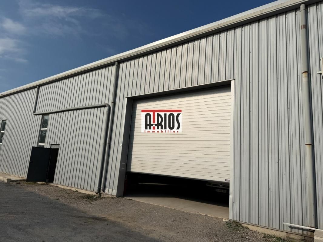 Location entrepôts 250 m² non divisibles