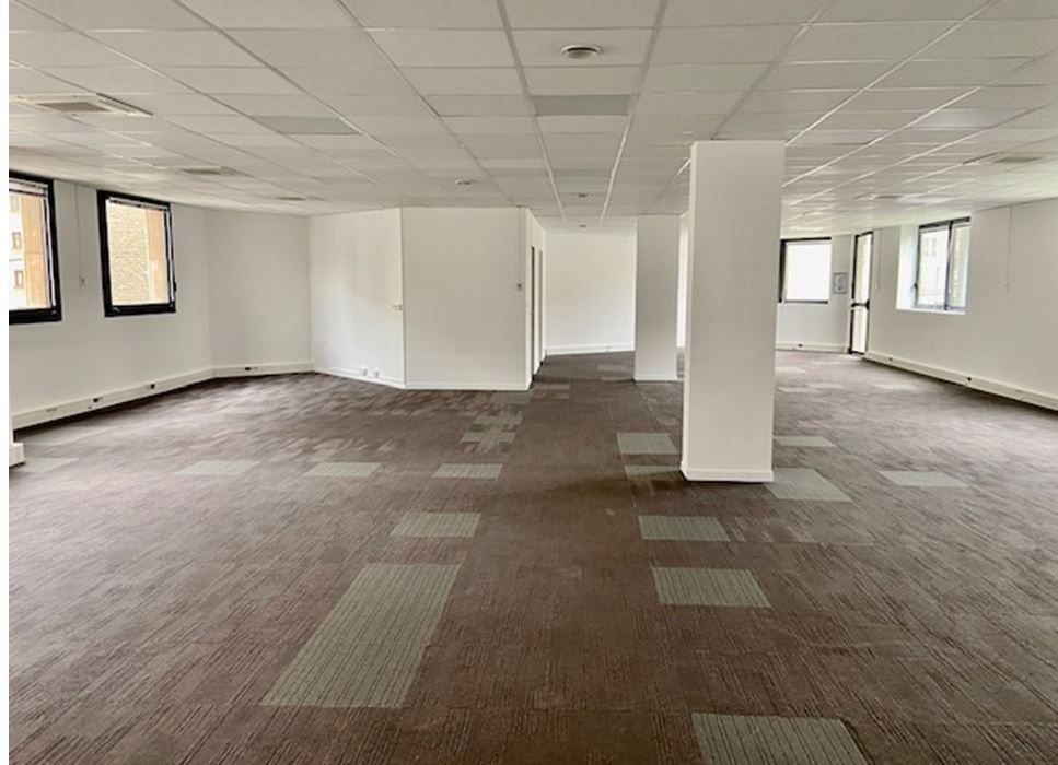 Location bureaux 128 m² non divisibles