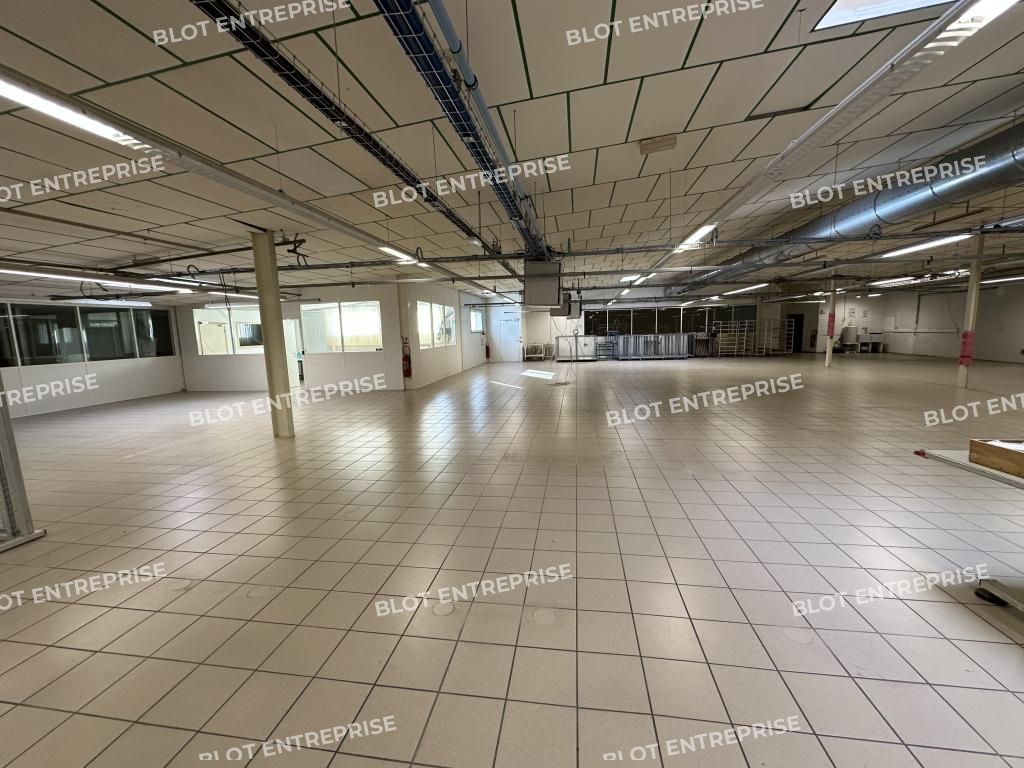 Location entrepôts 1990 m² non divisibles
