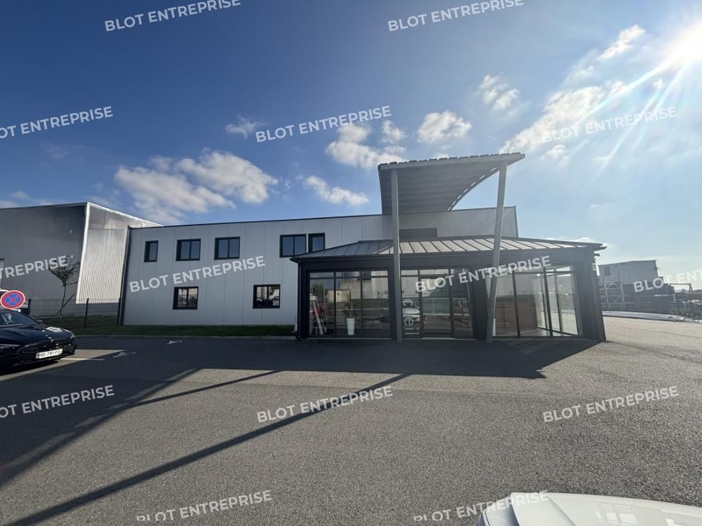 Vente entrepôts 1007 m² non divisibles