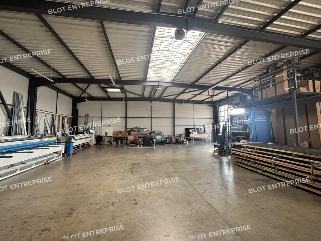 Vente entrepôts 1007 m² non divisibles