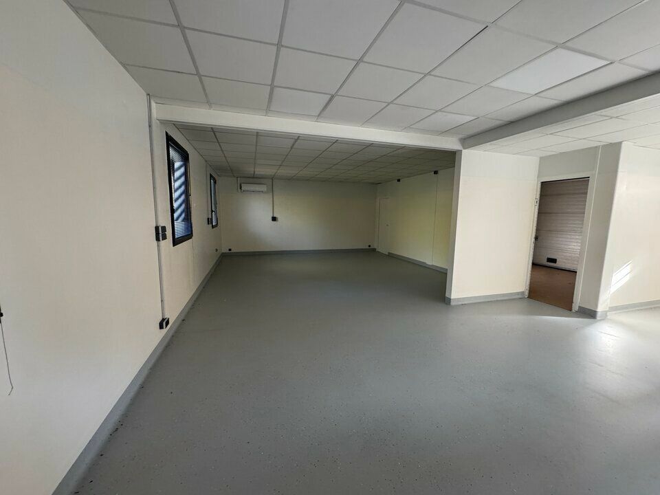 TOURS SUD SAINT-AVERTIN ECHANGEUR A10 - BUREAUX A LOUER 116 M² - GARAGE ET PARKING