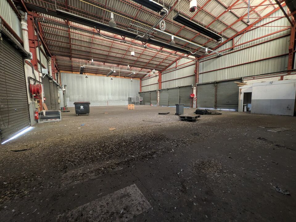 A LOUER 1056m² de local sur la zone industrielle n°1!