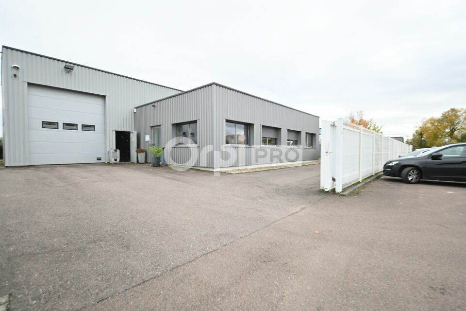 Location local d''activites 292.8 m² non divisibles
