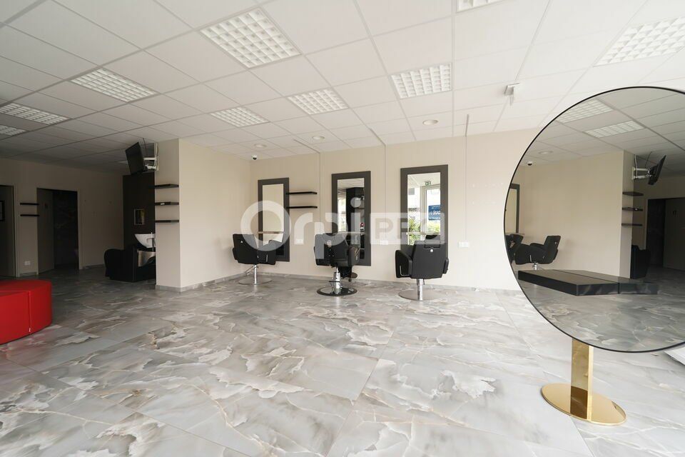 Location local commercial 151 m² non divisibles