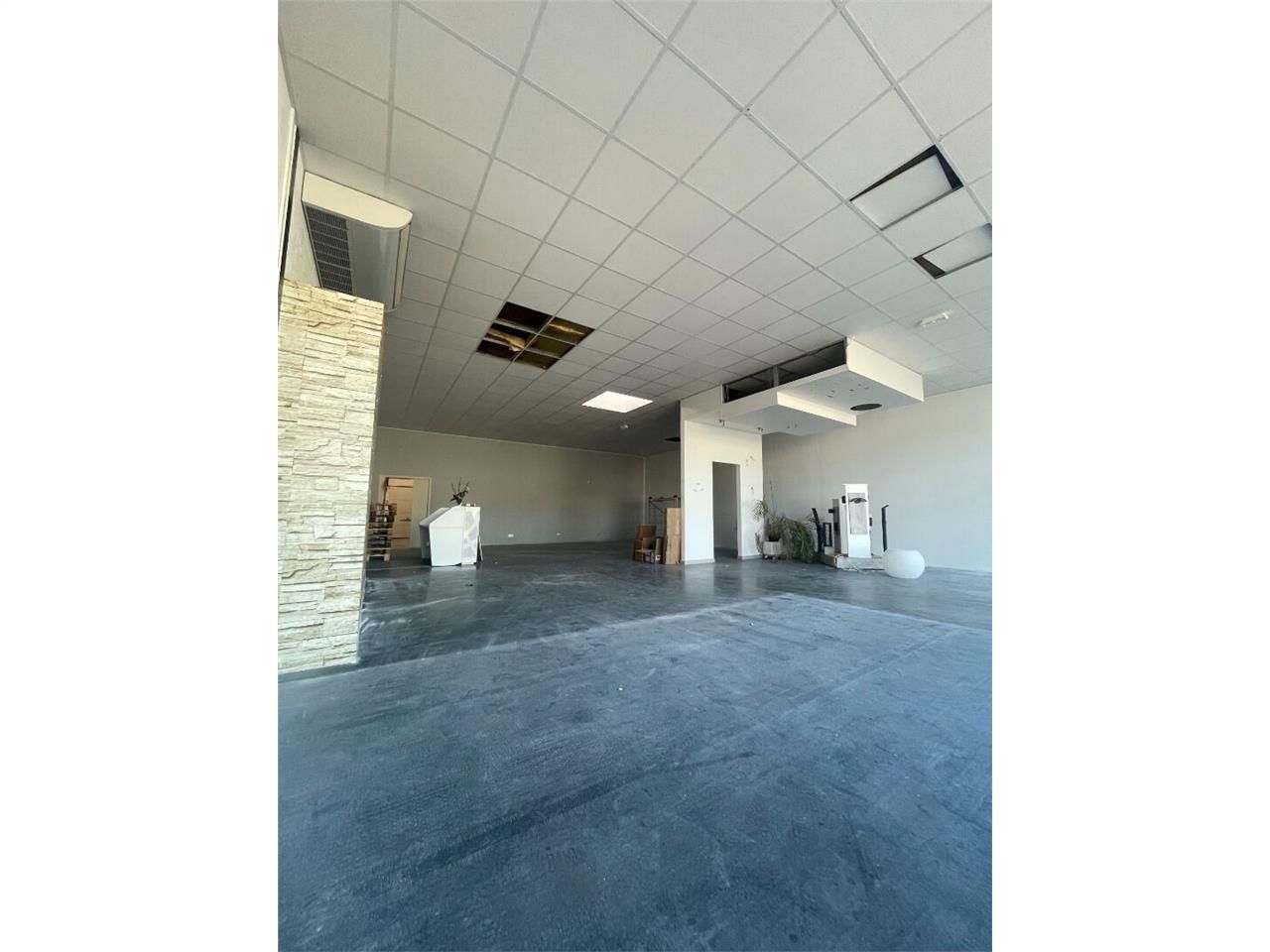 Location local commercial 190.00 m² à LIMOGES