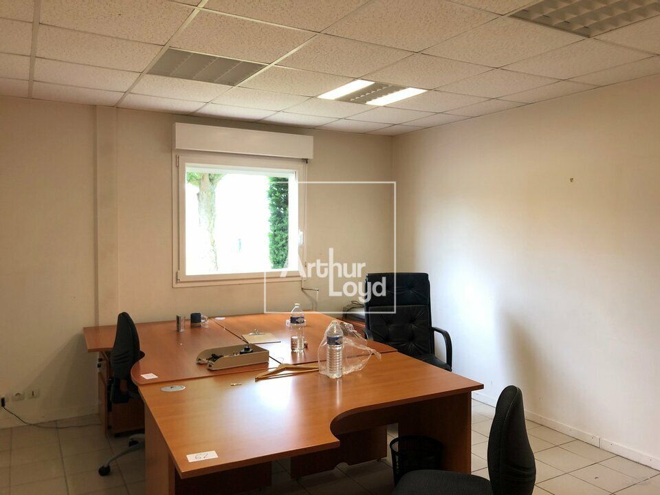 500 m² pour ce local d'activites en location à Montereau sur le jard