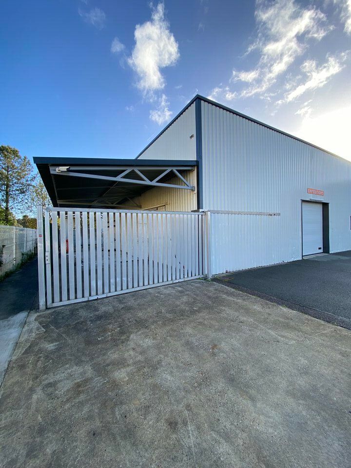 A LOUER - LA TESTE DE BUCH - BATIMENT D'ACTIVITES - 800 M² - EMPLACEMENT IDEAL