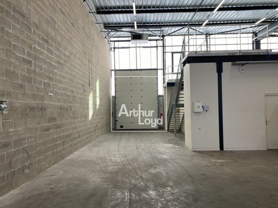 LE COUDRAY MONTCEAUX - Local d'activité à louer 