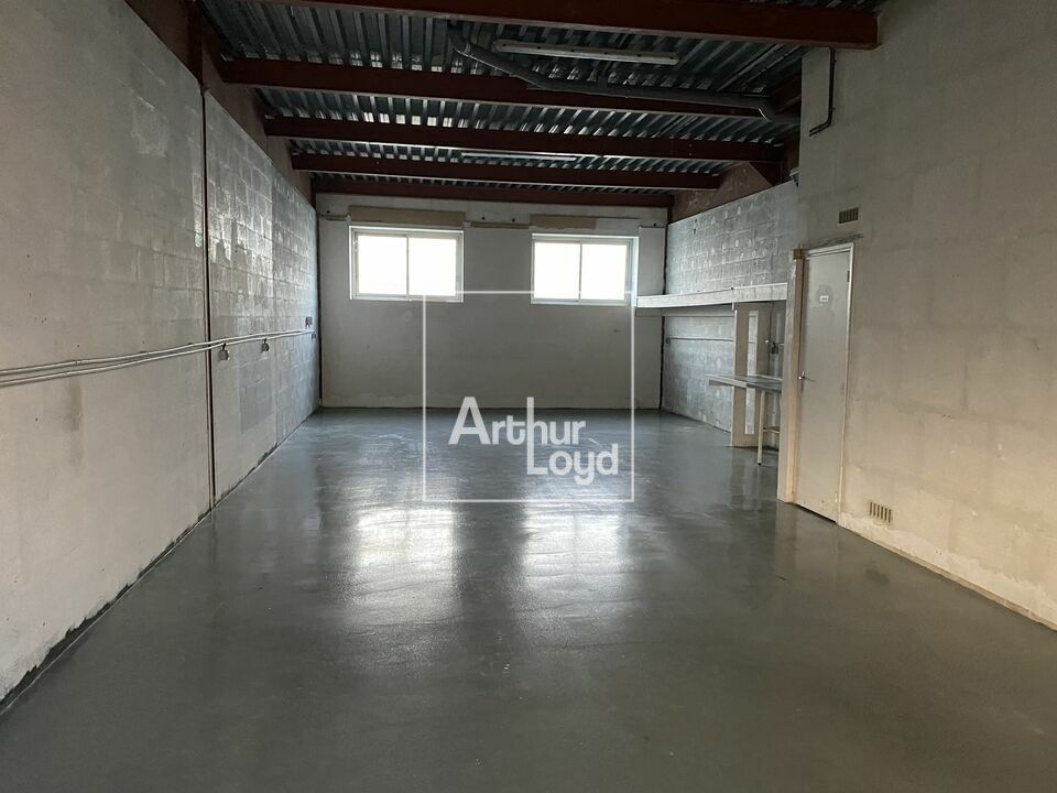 Location local d''activites 160 m² non divisibles