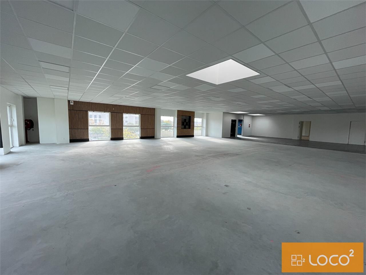 Location local commercial 610.00 m² à COLOMIERS