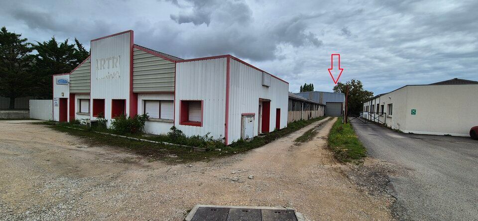 ENTREPOT - A VENDRE - LONGVIC