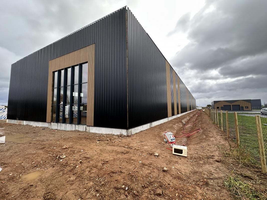 Location entrepôts 350 m² non divisibles