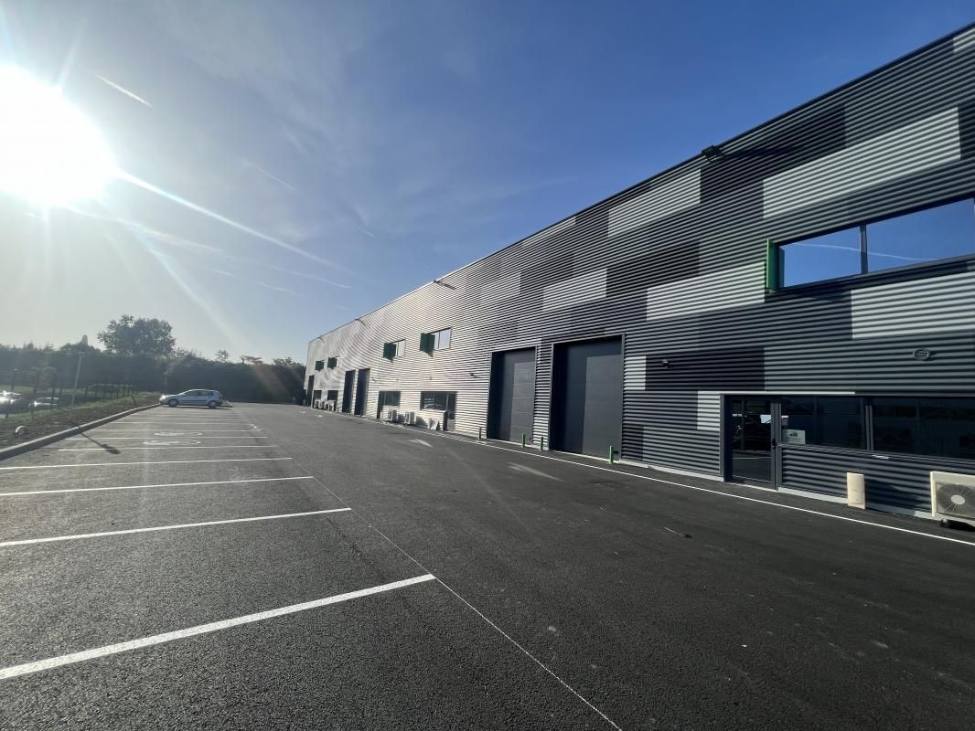 Location entrepôts 312 m² non divisibles