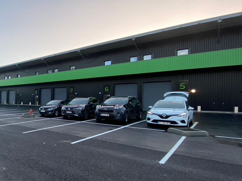 Location entrepôts 295 m² non divisibles