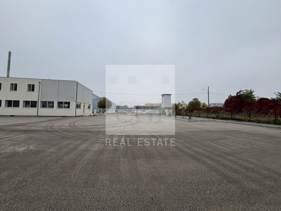 À VENDRE – BÂTIMENT INDUSTRIEL DE 3 801 m² – SAINT-PRIEST / SITE INDÉPENDANT ENTIÈREMENT RÉNOVÉ