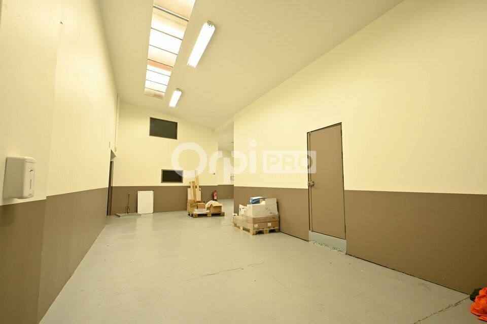 LOCAL D'ACTIVITE A LOUER - 369 m² -  VAULX EN VELIN