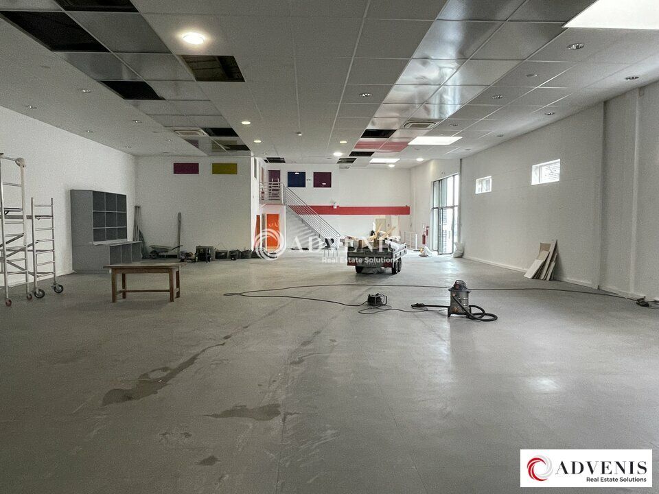 Location local d''activites 924 m² non divisibles