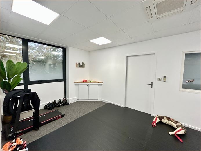 Vente Bureaux récents 74 m² divisibles à partir de 42 m²