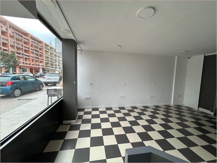 Location Commerce/boutique 65 m² non divisibles