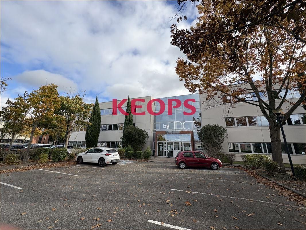 Location Bureaux récents 1626 m² non divisibles
