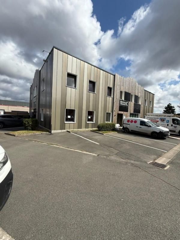 Location bureaux 673 m² divisibles à partir de 96 m²