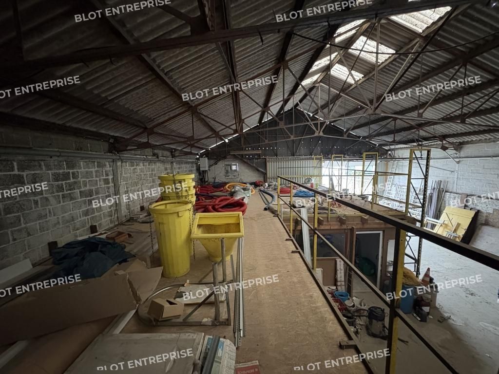 Location entrepôts 495 m² non divisibles