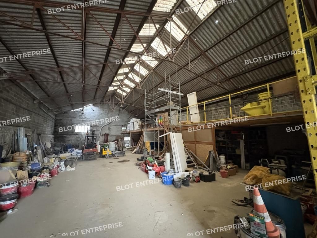 Location entrepôts 495 m² non divisibles