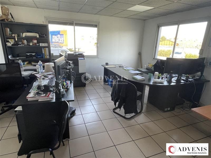 A LOUER - BATIMENT D'ACTIVITE 1825 M² AVEC QUAIS ET SURFACE EXTERIEURE - PROCHE ROCADE