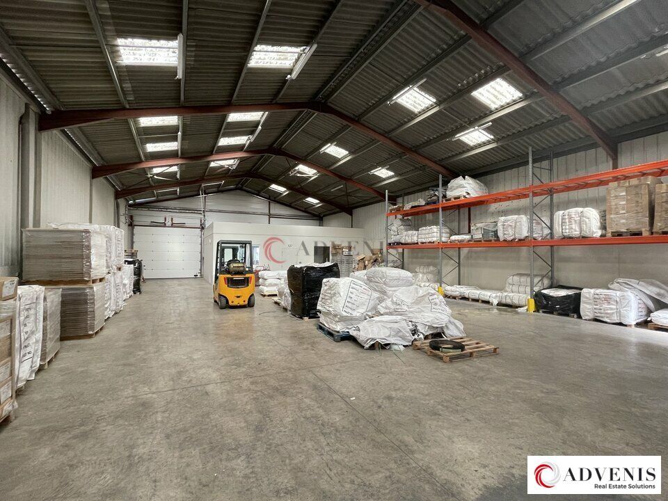 A LOUER - BATIMENT D'ACTIVITE 410 M² - SURFACE EXTERIEUR PRIVATIVE