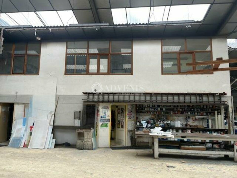 Bâtiment d'activités d'environ 295 m², à louer à Saint Pierre des Corps 