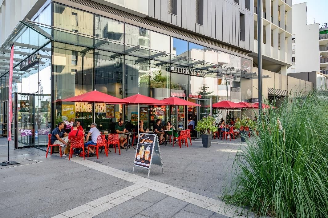 Location local commercial 665.00 m² à BORDEAUX