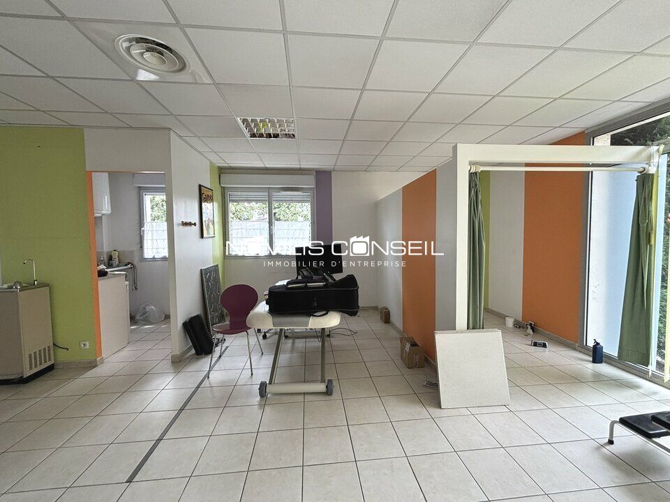 Vente local commercial 140.75 m² non divisibles