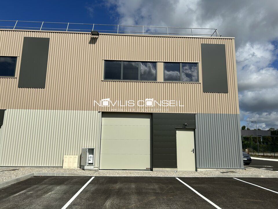 Vente local d''activites 197.25 m² non divisibles