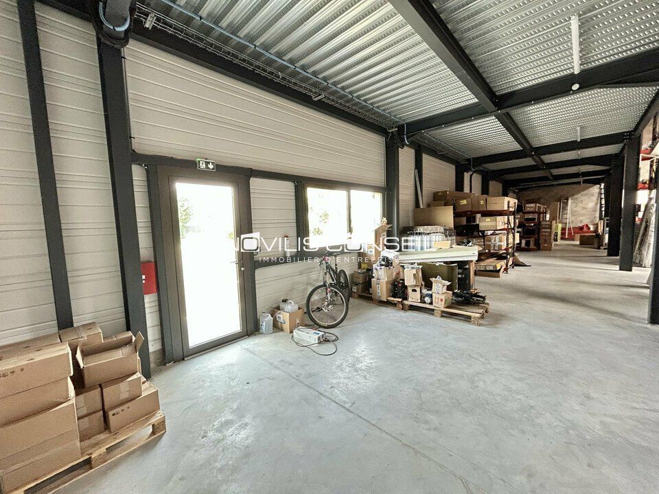 Location local d''activites 240 m² non divisibles