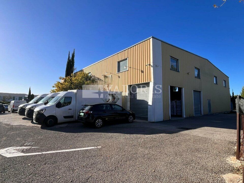 Location local d''activites 730 m² non divisibles